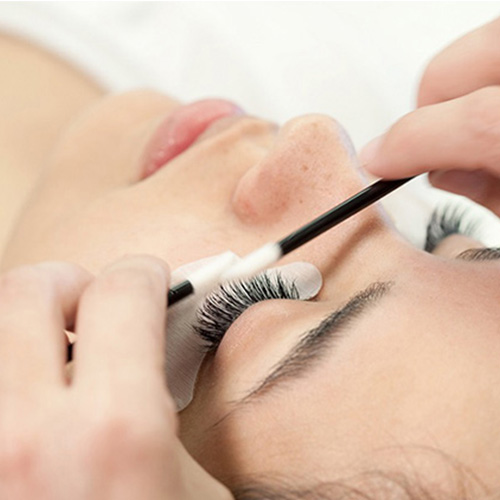 Wimpernprimer auftragen