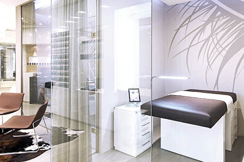 Wimpernarbeitsplatz in einem Wimpernsalon