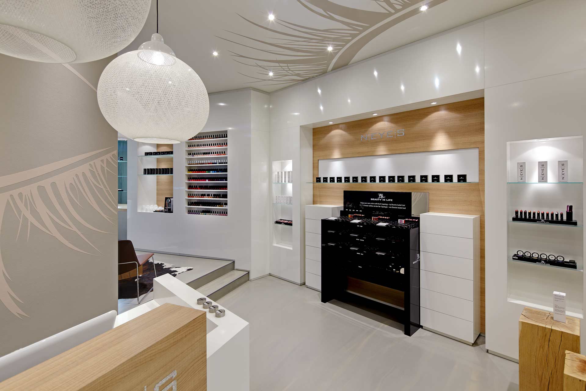 Neyes Store Kö Galeire